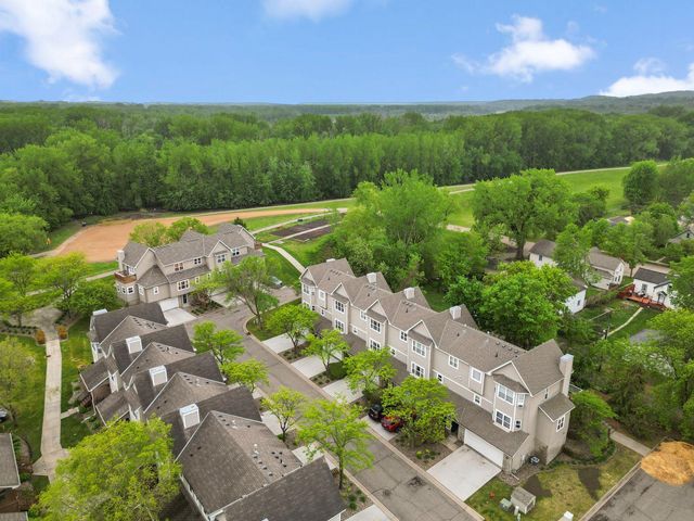29 River Bend Place, Chaska, MN 55318