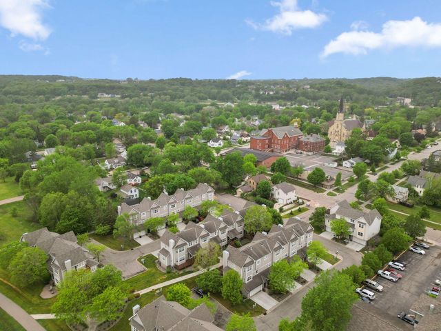 29 River Bend Place, Chaska, MN 55318