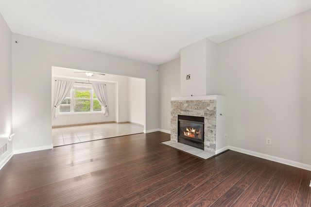 29 River Bend Place, Chaska, MN 55318