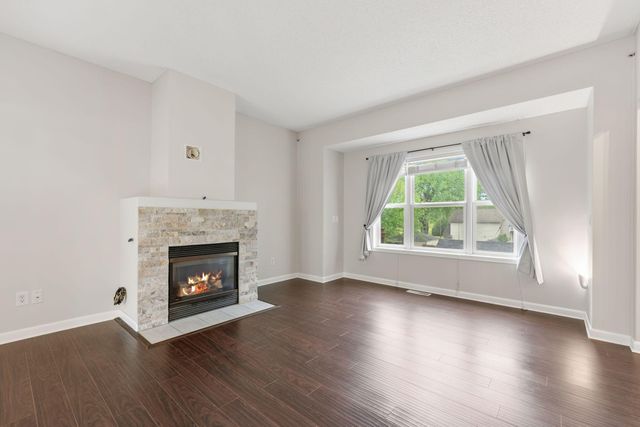 29 River Bend Place, Chaska, MN 55318