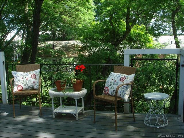 245 Unquowa Road 46, Fairfield, CT 06824