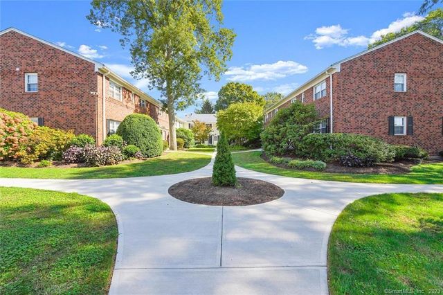 245 Unquowa Road 46, Fairfield, CT 06824