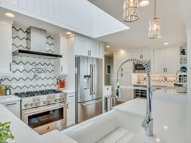 89464 MANION Dr, Warrenton, OR 97146