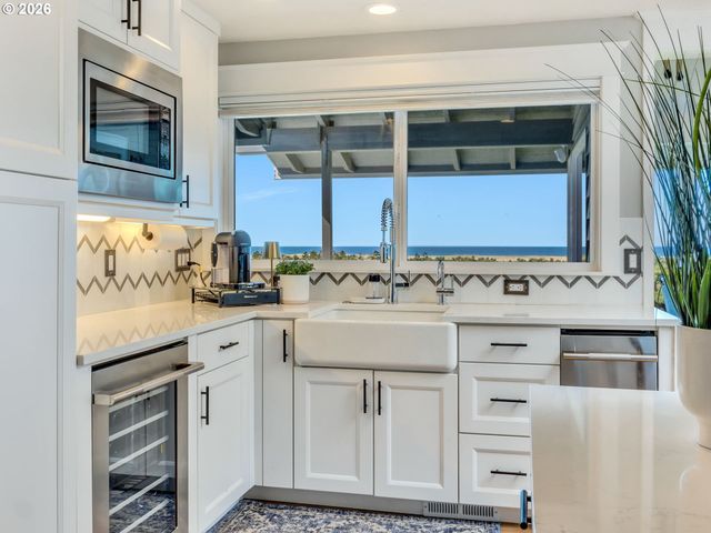 89464 MANION Dr, Warrenton, OR 97146