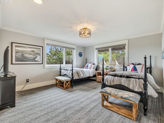 89464 MANION Dr, Warrenton, OR 97146