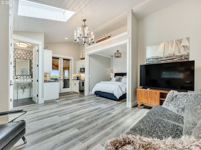 89464 MANION Dr, Warrenton, OR 97146