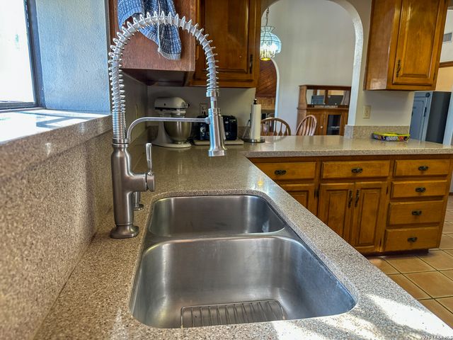 4911 Youngsford, Marion, TX 78124