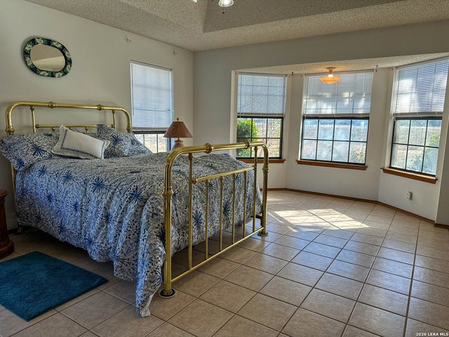 4911 Youngsford, Marion, TX 78124