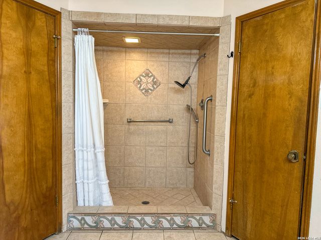 4911 Youngsford, Marion, TX 78124