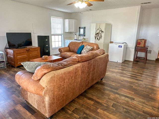 4911 Youngsford, Marion, TX 78124