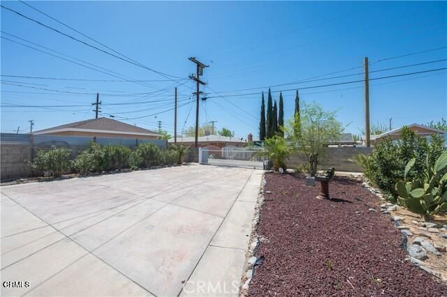45027 Division Street, Lancaster, CA 93535