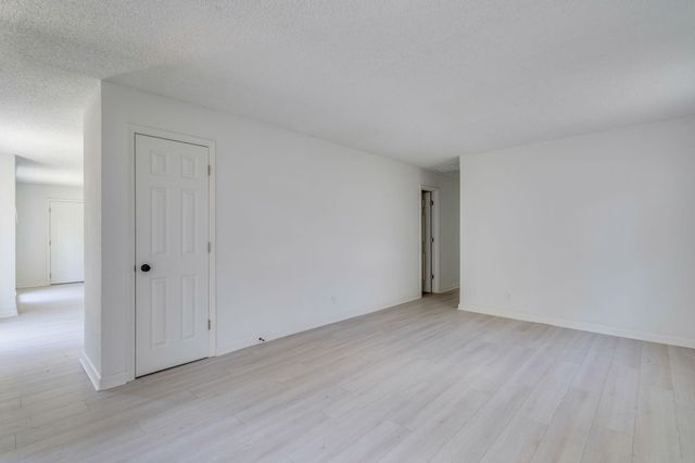 1614 E Catalina St, Wichita, KS 67216