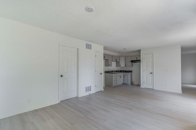 1614 E Catalina St, Wichita, KS 67216