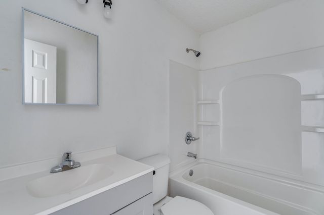 1614 E Catalina St, Wichita, KS 67216