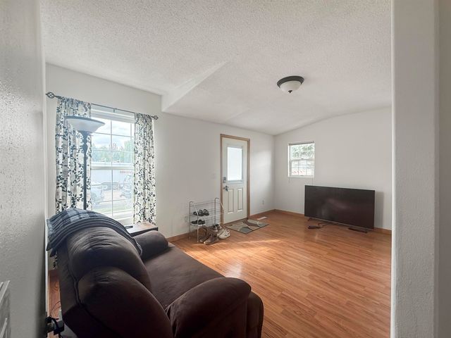 1024 11th St NW, Minot, ND 58703