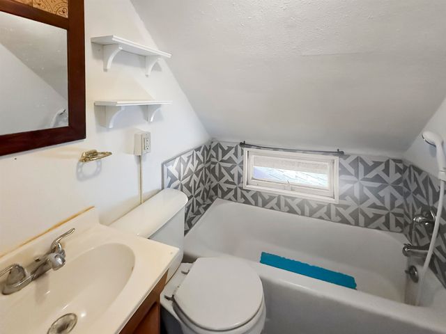 1024 11th St NW, Minot, ND 58703
