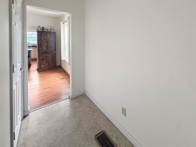 1024 11th St NW, Minot, ND 58703