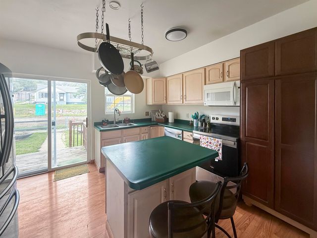1024 11th St NW, Minot, ND 58703