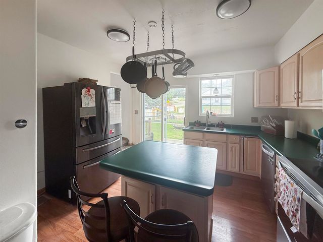 1024 11th St NW, Minot, ND 58703