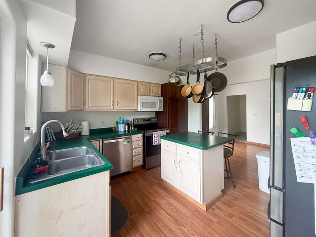 1024 11th St NW, Minot, ND 58703