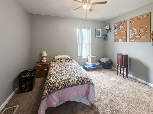 1024 11th St NW, Minot, ND 58703