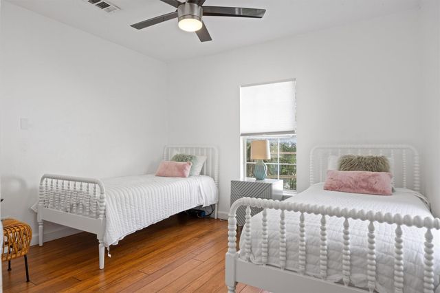 1167 Ridgeway DR, Austin, TX 78702