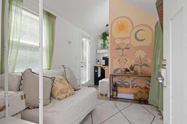 1167 Ridgeway DR, Austin, TX 78702