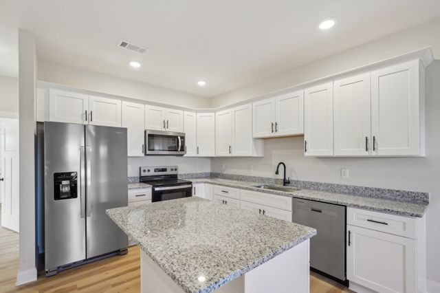 60 Stone Gate Lane, Hartsville, TN 37074