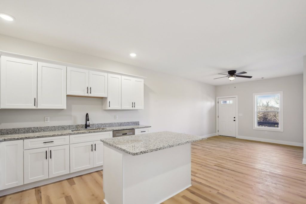 60 Stone Gate Lane, Hartsville, TN 37074