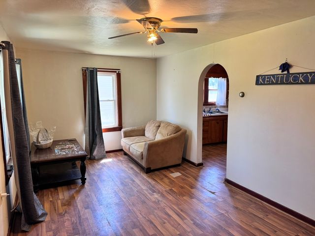 405 Penfield Street, Odin, IL 62870