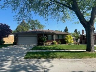 11151 Irvington Drive, Warren, MI 48093