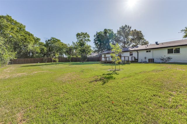810 S Bois D Arc Street, Forney, TX 75126