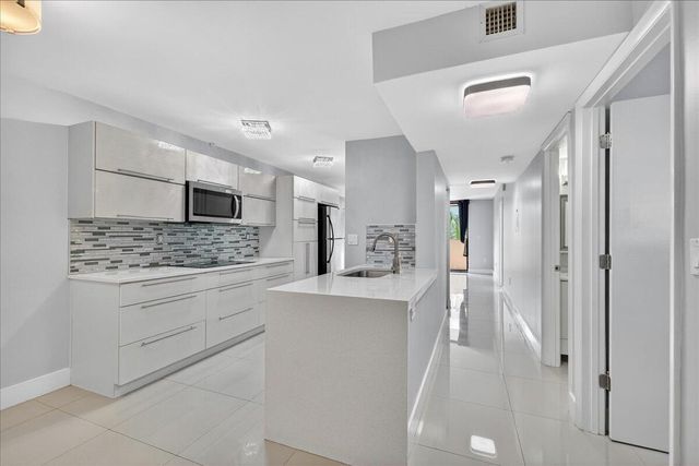 7451 NW 16th Street 407, Plantation, FL 33313