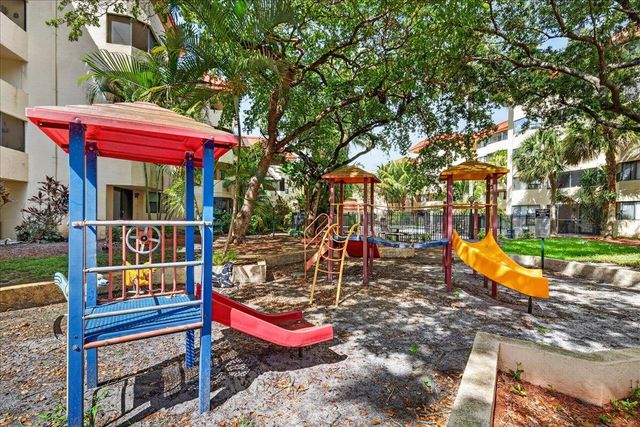 7451 NW 16th Street 407, Plantation, FL 33313
