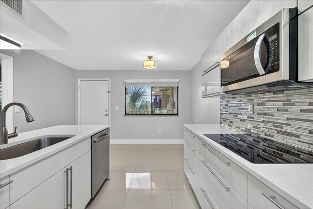 7451 NW 16th Street 407, Plantation, FL 33313