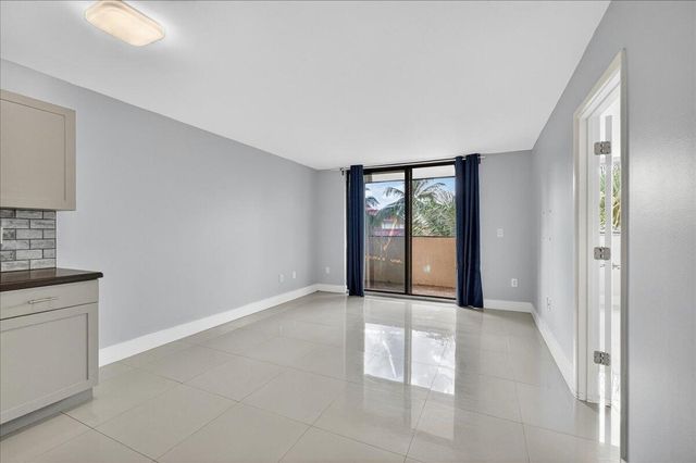 7451 NW 16th Street 407, Plantation, FL 33313