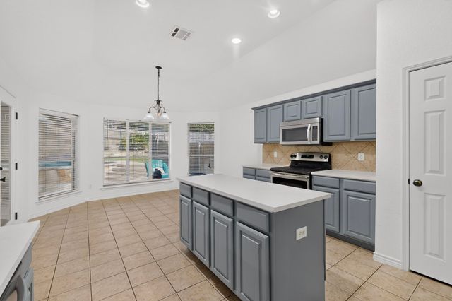 839 Evergreen Lane, Burleson, TX 76028