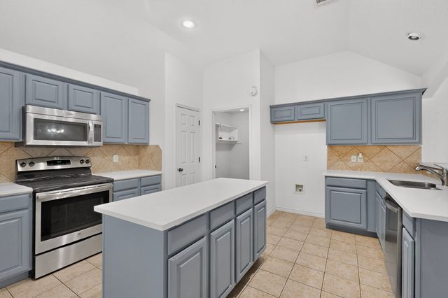 839 Evergreen Lane, Burleson, TX 76028