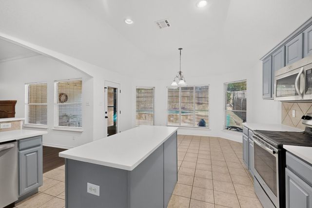 839 Evergreen Lane, Burleson, TX 76028