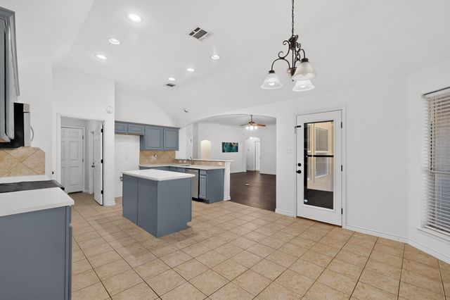 839 Evergreen Lane, Burleson, TX 76028