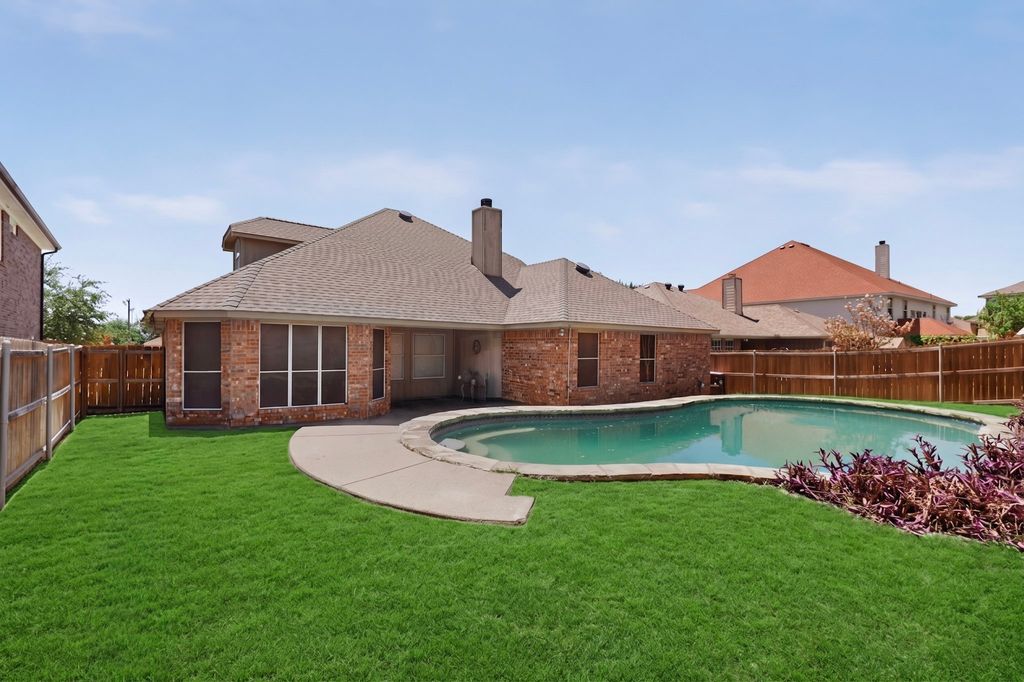 839 Evergreen Lane, Burleson, TX 76028