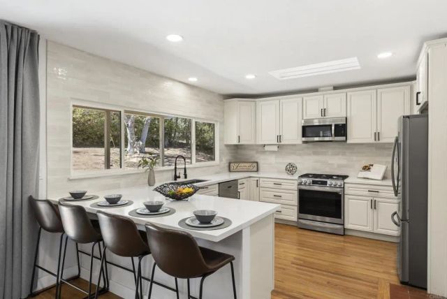 3860 Rogers Rd, Spring Valley, CA 91977