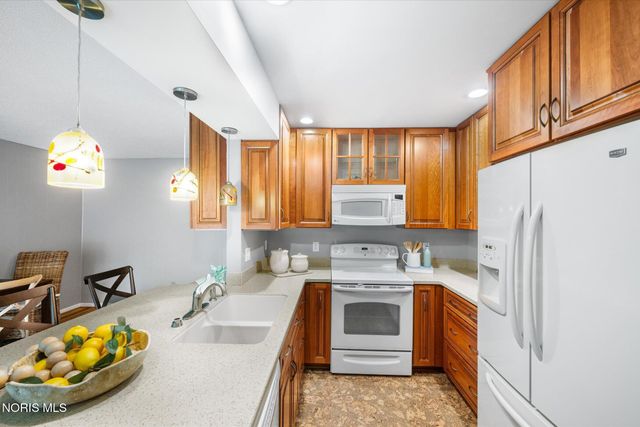 22 Knollwood Drive, Perrysburg, OH 43551