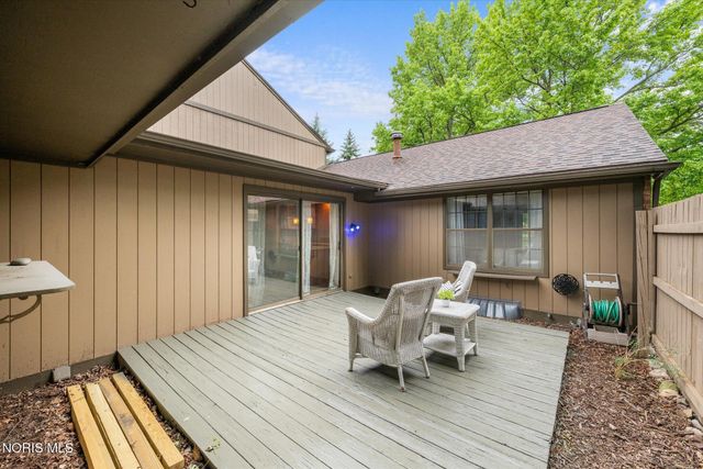 22 Knollwood Drive, Perrysburg, OH 43551