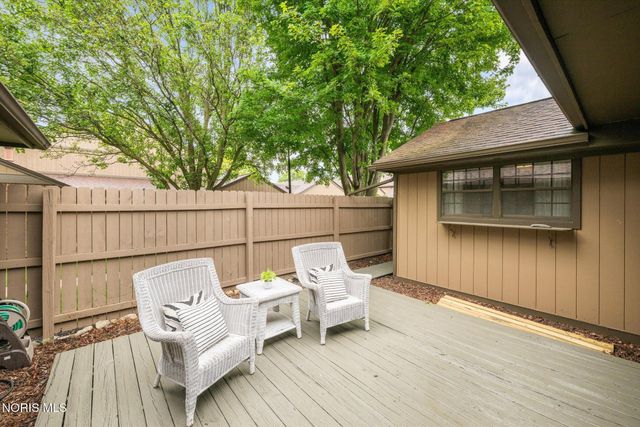 22 Knollwood Drive, Perrysburg, OH 43551