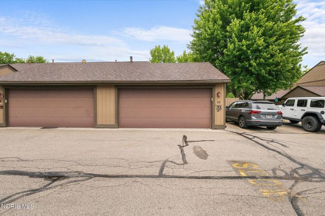 22 Knollwood Drive, Perrysburg, OH 43551