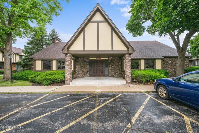 22 Knollwood Drive, Perrysburg, OH 43551