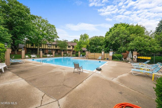 22 Knollwood Drive, Perrysburg, OH 43551