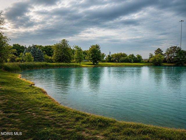 22 Knollwood Drive, Perrysburg, OH 43551