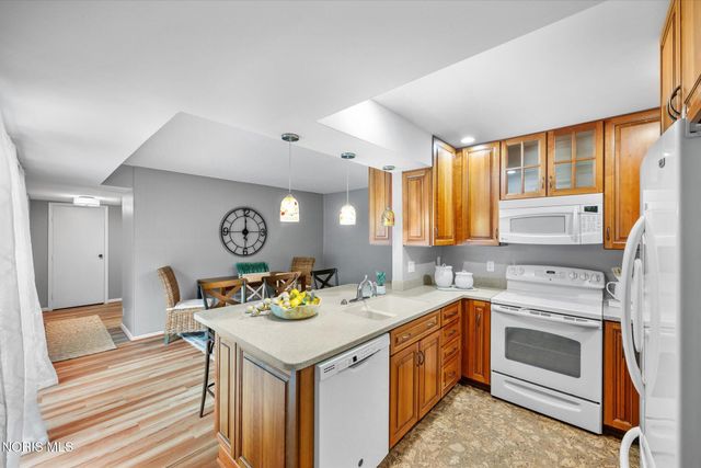 22 Knollwood Drive, Perrysburg, OH 43551